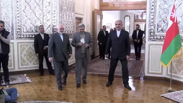Umman Dışişleri Bakanı Bin Alevi Tahran'da Zarif ile görüştü Umman Dışişleri Bakanı Bin Alevi Tahran'da Zarif ile görüştü