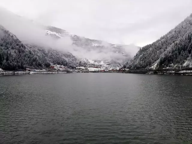 Uzungöl beyaza büründü