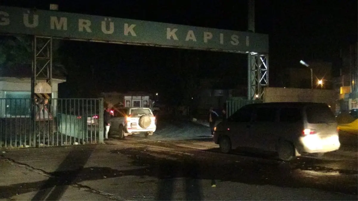 Yüzlerce Suriyeli Telabyad'a dönüş yaptı