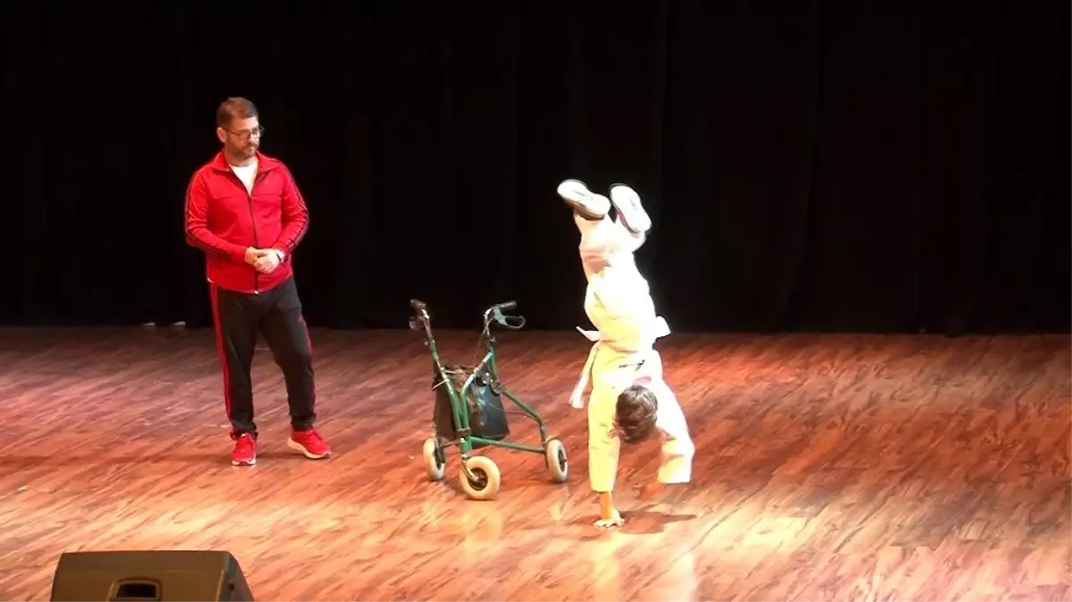 12 yaşındaki fiziksel engelli Süleyman Konukçu yaptığı akrobasi hareketleriyle izleyenleri büyüledi