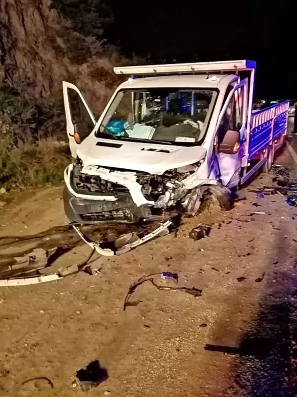 Aydın'da otomobil ile kamyonet çarpıştı: 5 yaralı