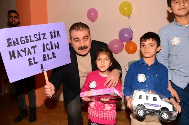 Başkan Sunar'dan ilgi özel öğrencilerden sevgi Başkan Sunar'dan ilgi özel öğrencilerden sevgi