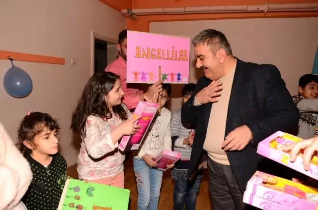 Başkan Sunar'dan ilgi özel öğrencilerden sevgi Başkan Sunar'dan ilgi özel öğrencilerden sevgi