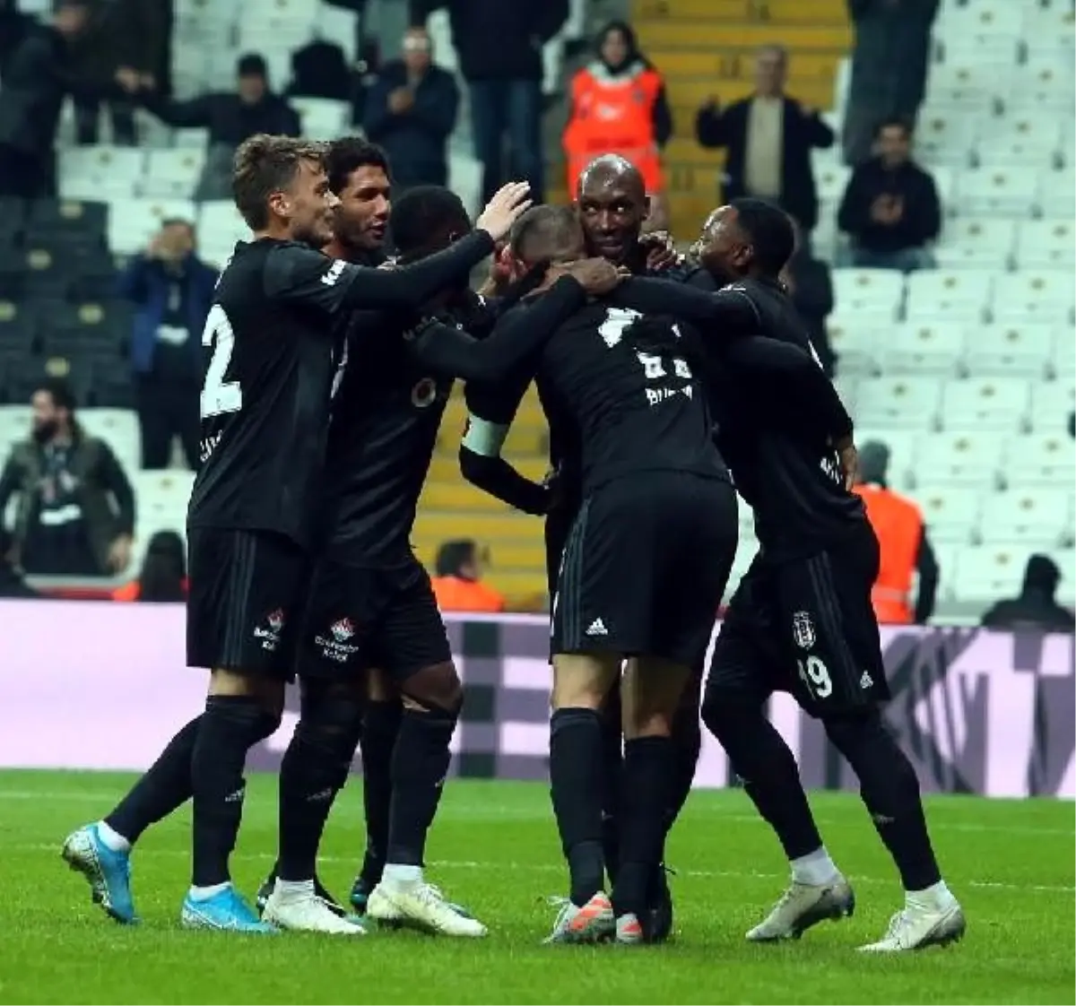 Beşiktaş karanlıktan aydınlığa çıktı