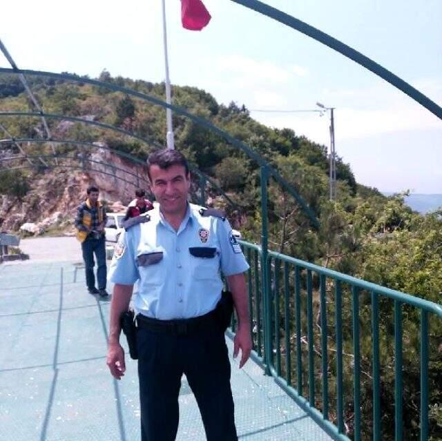 Bursa'da kavga ihbarına giden polis memuru kendi silahıyla başından vuruldu