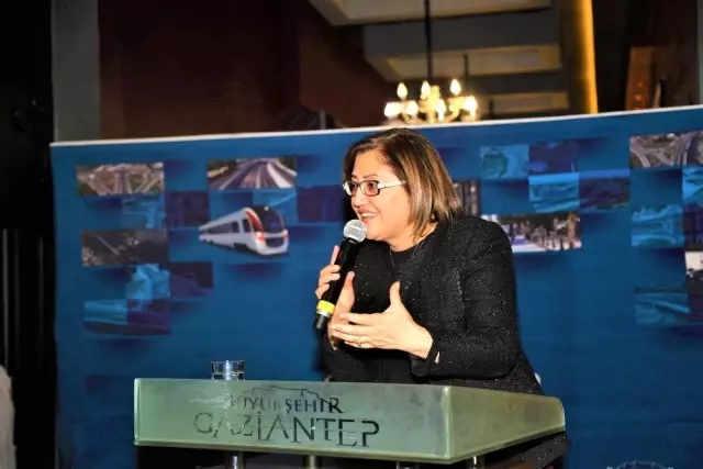 Büyükşehir Belediye Başkanı Fatma Şahin üniversite öğrencileri ile buluştu