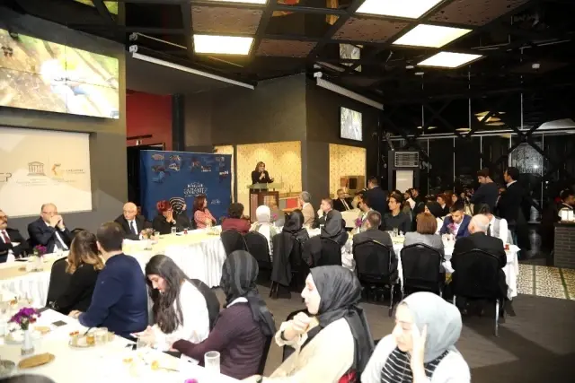 Büyükşehir Belediye Başkanı Fatma Şahin üniversite öğrencileri ile buluştu