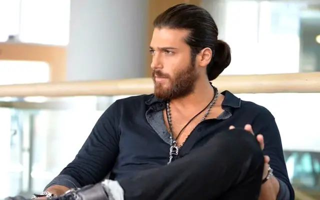 Can Yaman'dan Bu dünyadan olduğunu kanıtlar mısın diyen kadına cevap: Arka odaya geçelim