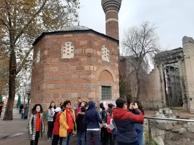 Çocuk meclisi üyelerinin tarihe yolculuğu