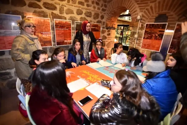 Çocuk meclisi üyelerinin tarihe yolculuğu