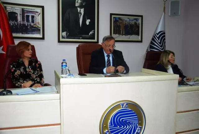 Ek gündem madde teklifleri Başkan Akay'ı da şaşırttı Ek gündem madde teklifleri Başkan Akay'ı da şaşırttı