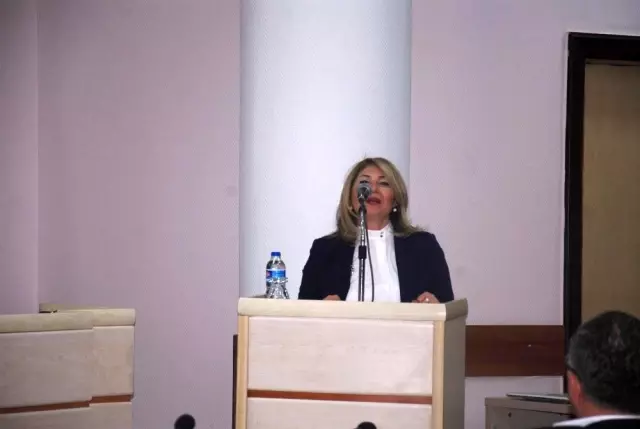 Ek gündem madde teklifleri Başkan Akay'ı da şaşırttı Ek gündem madde teklifleri Başkan Akay'ı da şaşırttı