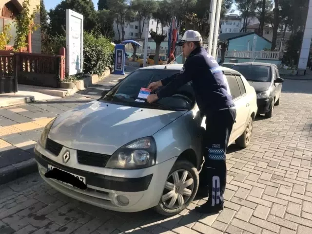 Engelli rampalarına park eden araçlara duyarlılık mesajı Engelli rampalarına park eden araçlara duyarlılık mesajı