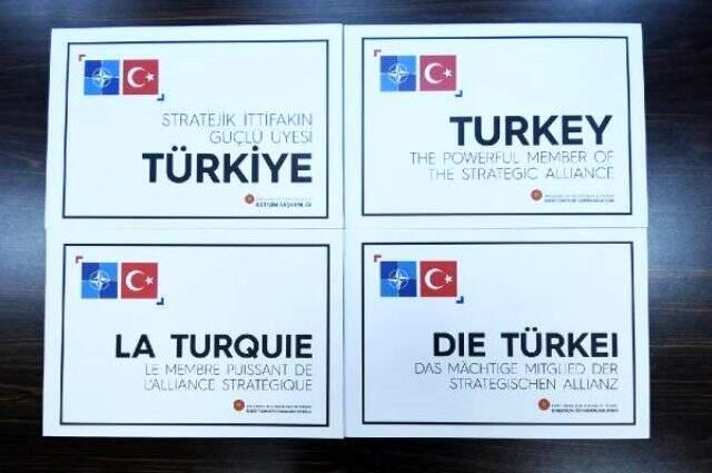 Erdoğan, Dörtlü Zirve'de liderlere 'Stratejik İttifakın Güçlü Üyesi Türkiye' kitabını hediye etti