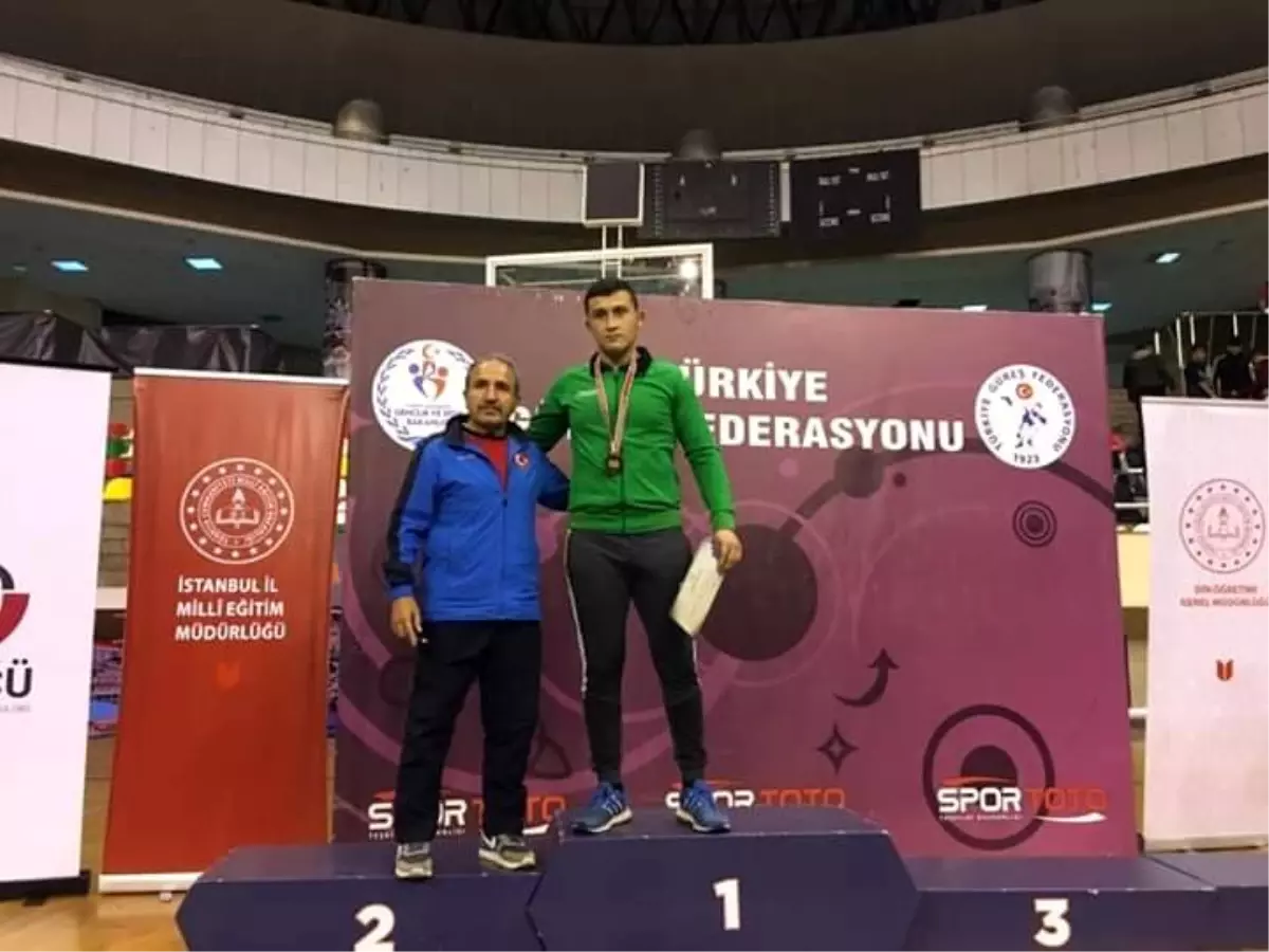 Güreşte bölge şampiyonu Akçakoca'dan çıktı