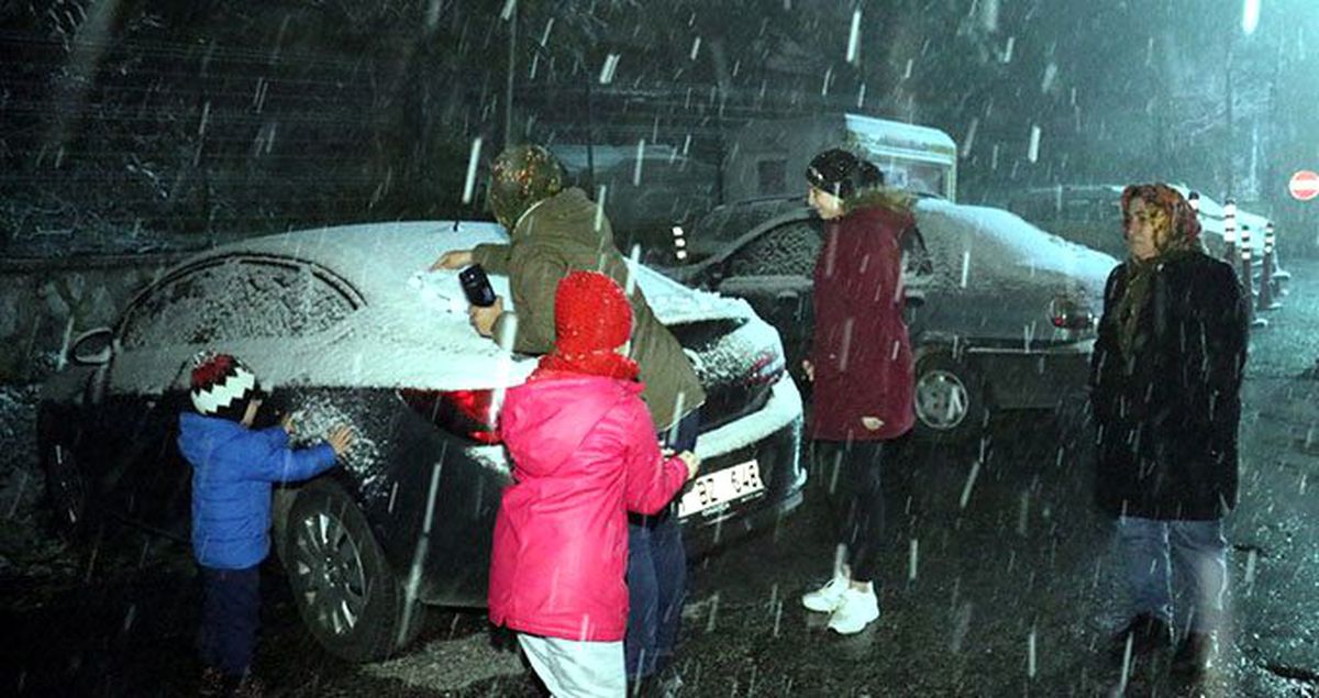 İstanbul'un yanı başındaki Kırklareli ve Edirne'de kar yağışı başladı