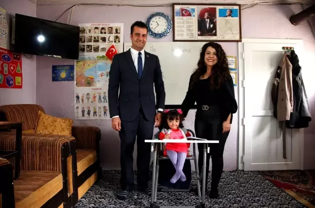 Kırılan elleri cam kemik hastası İlknur'a engel olmuyor Kırılan elleri cam kemik hastası İlknur'a engel olmuyor