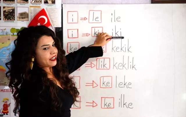 Kırılan elleri cam kemik hastası İlknur'a engel olmuyor Kırılan elleri cam kemik hastası İlknur'a engel olmuyor