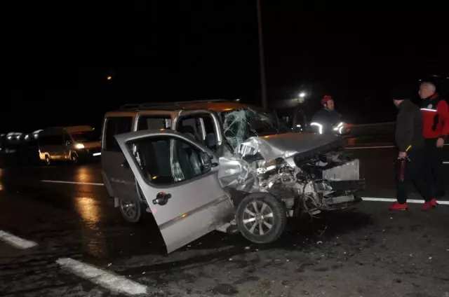 Kocaeli'deki trafik kazası araç kamerasına yansıdı