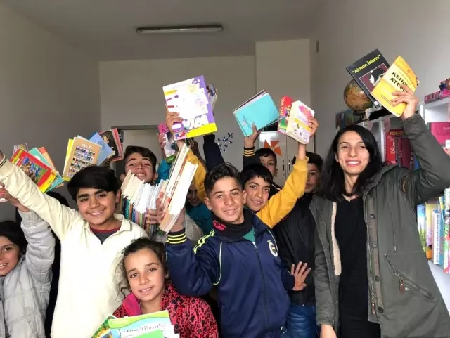 O kitaplar köy okulundaki öğrencilere ulaştı O kitaplar köy okulundaki öğrencilere ulaştı