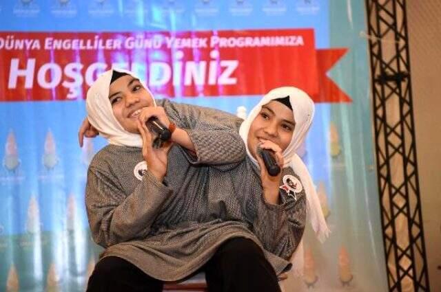 Siyam ikizleri sitem etti: İnsanlar keşke kalbimize baksa