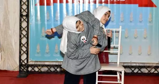 Siyam ikizlerinden yürekleri dağlayan açıklama: İnsanlar keşke kalbimize baksa