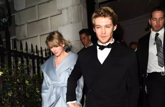 Taylor Swift ve Joe Alwyn birlikte Şükran Günü kutladı