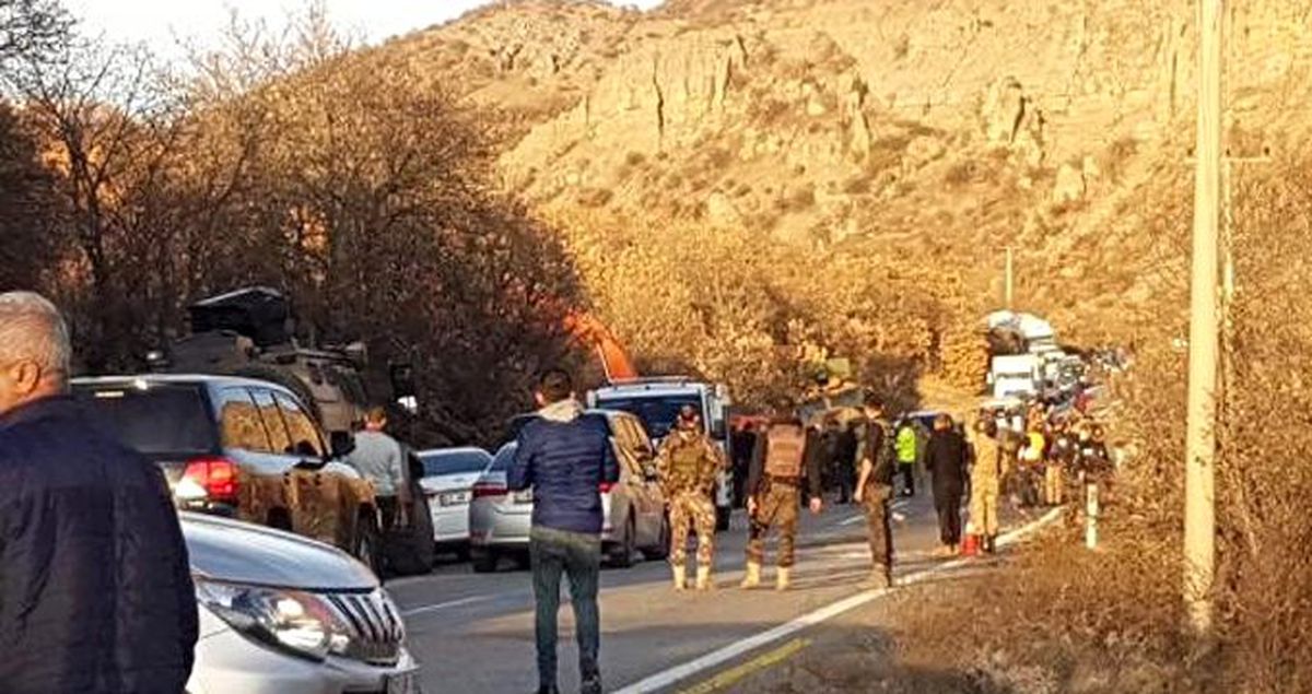 Tunceli'de operasyondan dönen askerleri taşıyan zırhlı araç devrildi