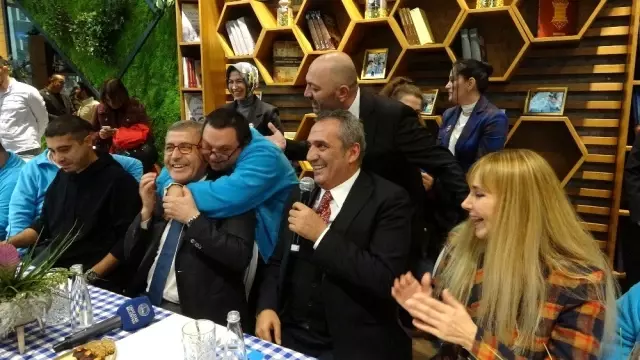 Üsküdar'da ikinci Tebessüm Kahvesinin açılışına yıldız yağmuru Üsküdar'da ikinci Tebessüm Kahvesinin açılışına yıldız yağmuru