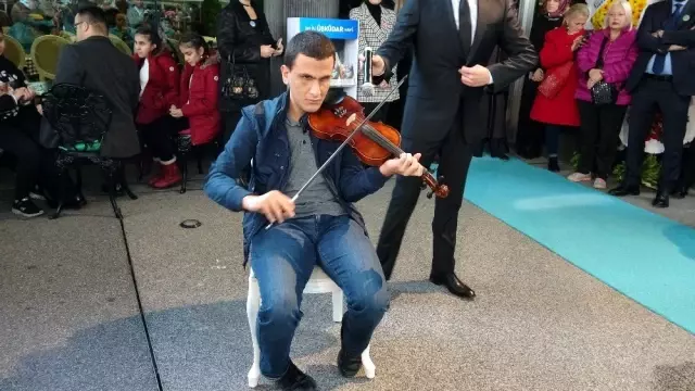 Üsküdar'da ikinci Tebessüm Kahvesinin açılışına yıldız yağmuru Üsküdar'da ikinci Tebessüm Kahvesinin açılışına yıldız yağmuru