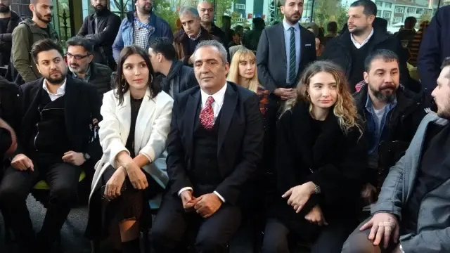 Üsküdar'da ikinci Tebessüm Kahvesinin açılışına yıldız yağmuru Üsküdar'da ikinci Tebessüm Kahvesinin açılışına yıldız yağmuru