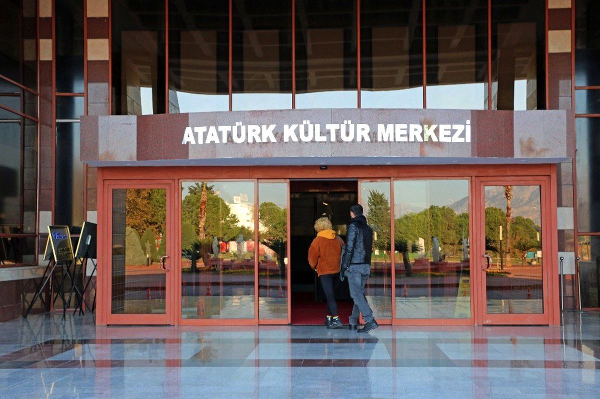 AKM'ye Atatürk Kültür Merkezi tabelası asıldı