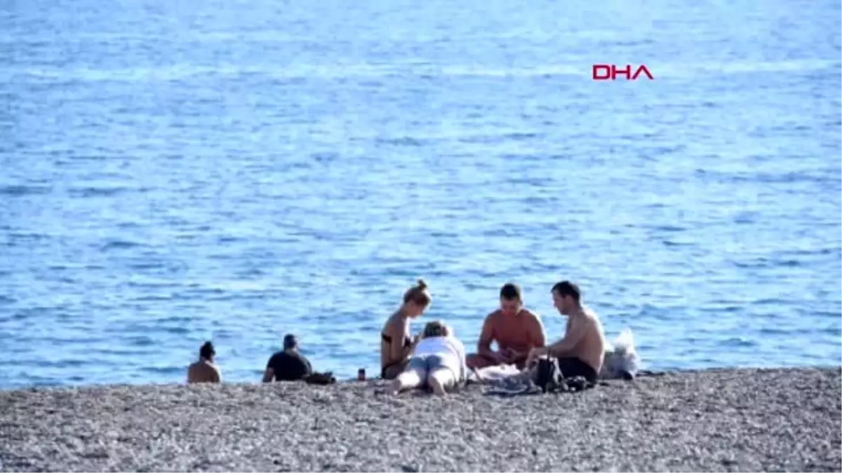 Antalya kış güneşinde deniz keyfi