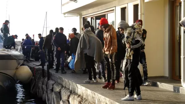 Çanakkale 247 düzensiz göçmen yakalandı Çanakkale 247 düzensiz göçmen yakalandı