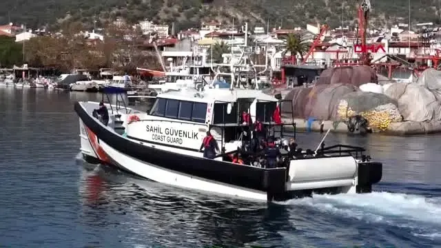 Çanakkale'de 247 kaçak göçmen yakalandı Çanakkale'de 247 kaçak göçmen yakalandı