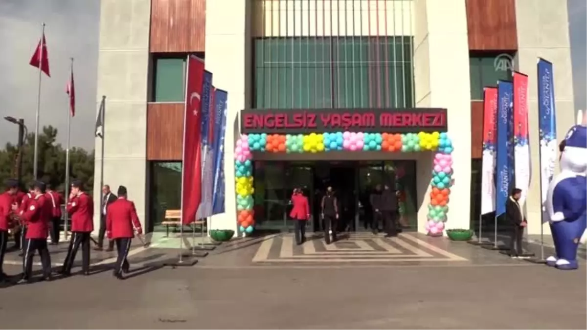 Engellilerden renkli kutlama etkinliği