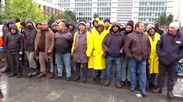 İBB'de işten çıkarılan işçilerin eylemi 100. gününde İBB'de işten çıkarılan işçilerin eylemi 100. gününde