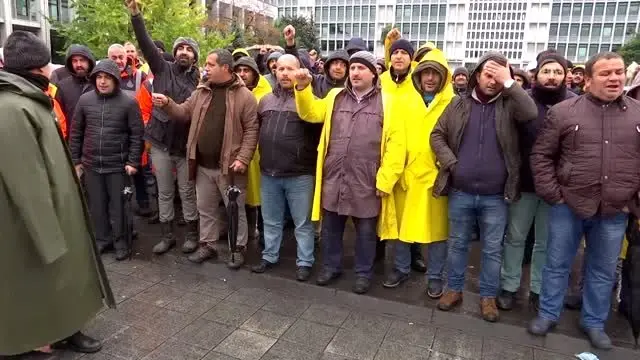 İBB'de işten çıkarılan işçilerin eylemi 100. gününde İBB'de işten çıkarılan işçilerin eylemi 100. gününde