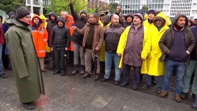 İBB'de işten çıkarılan işçilerin eylemi 100. gününde İBB'de işten çıkarılan işçilerin eylemi 100. gününde