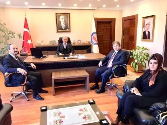 İl Sağlık Müdürü Benli Kaymakam Duru'yu Makamında Ziyaret Etti İl Sağlık Müdürü Benli Kaymakam Duru'yu Makamında Ziyaret Etti