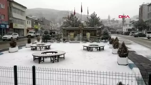 İmranlı'da kar yağışı etkili oldu İmranlı'da kar yağışı etkili oldu