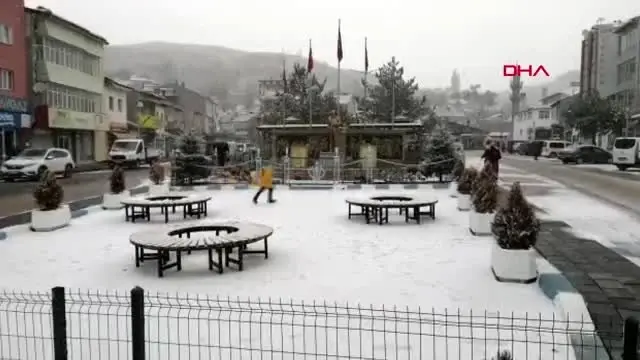 İmranlı'da kar yağışı etkili oldu İmranlı'da kar yağışı etkili oldu