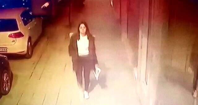 Kalbinden bıçaklanan Ceren Özdemir'in katili gözaltına alınırken polisi bıçakladı