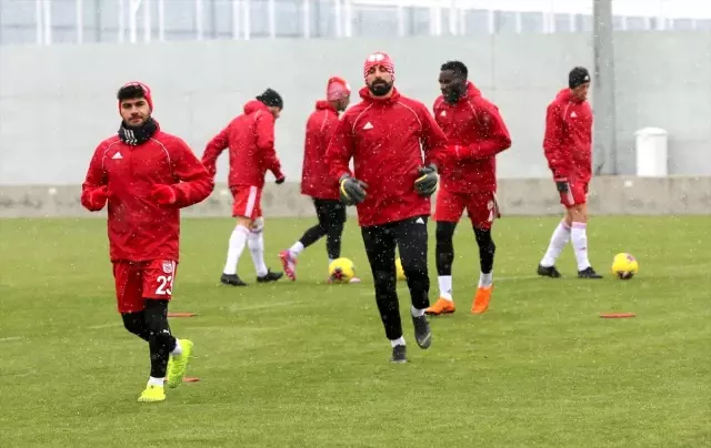 Lider Sivasspor, Yeni Malatyaspor maçına odaklandı Lider Sivasspor, Yeni Malatyaspor maçına odaklandı