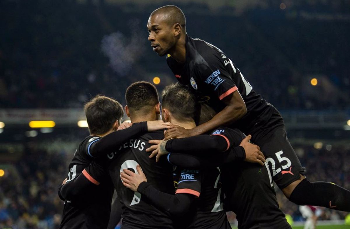 Manchester City, Burnley'yi 4 golle geçti