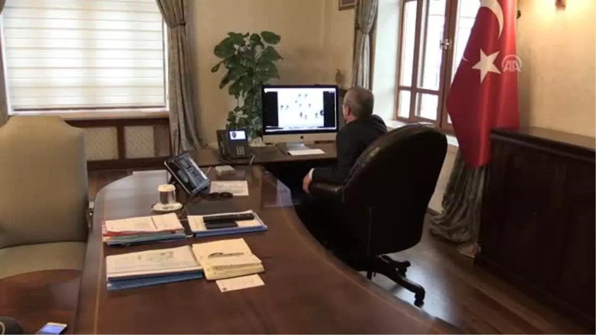 Manisa Valisi Deniz, AA'nın 'Yılın Fotoğrafları' oylamasına katıldı