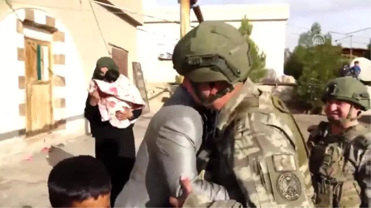 Mehmetçik'ten Pınar bebeğe ziyaret - TEL