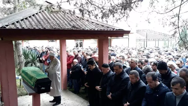 Otomobilin çarptığı lise öğrencisi defnedildi Otomobilin çarptığı lise öğrencisi defnedildi