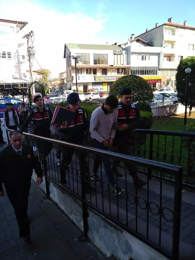Sakarya'da villalardan televizyon çalan 3 kişi tutuklandı
