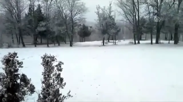 Sivas'ta kar yağışı etkili oluyor Sivas'ta kar yağışı etkili oluyor